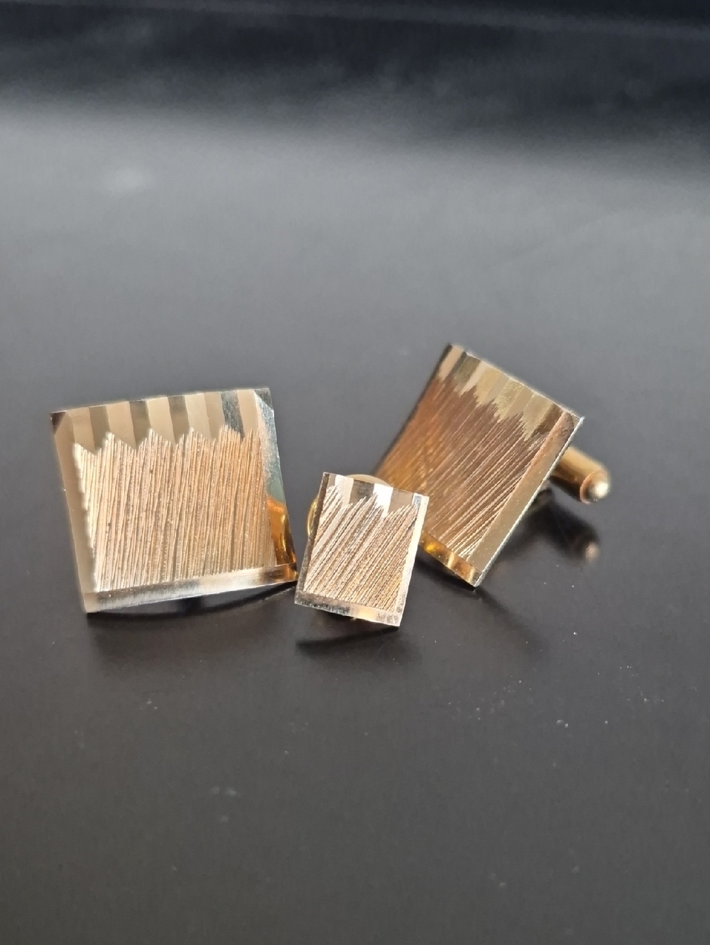 Source Unknown Gold Tone Textured Square Cufflinks and Stud Set